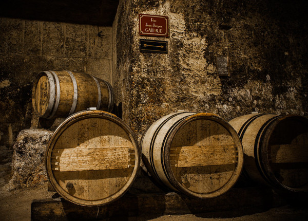 Beczki w Château La Rose Brisson we francuskim Saint-Émilion