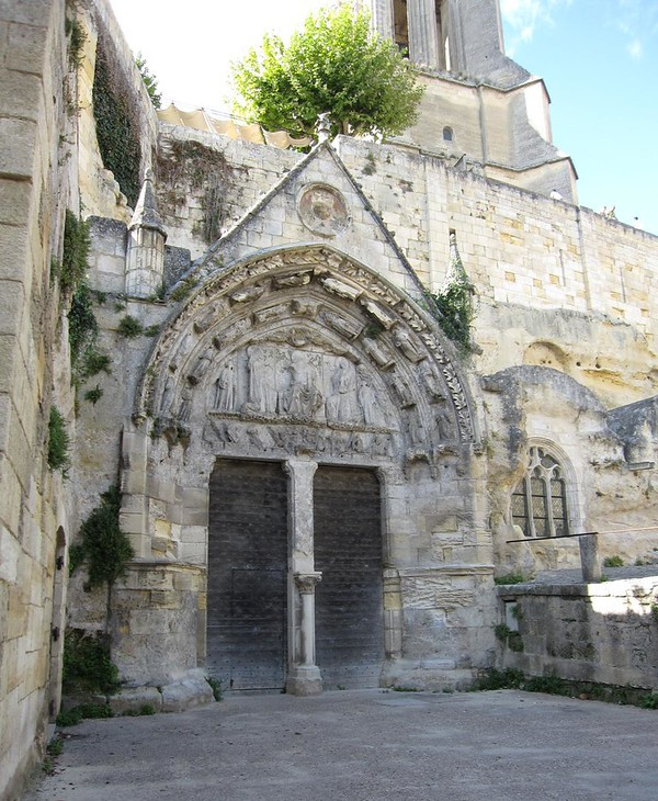 Zdobienia Eglise Monolithe w Saint-Émilion