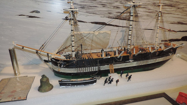 Model statku HMS Erebus w muzeum w Nanuvat