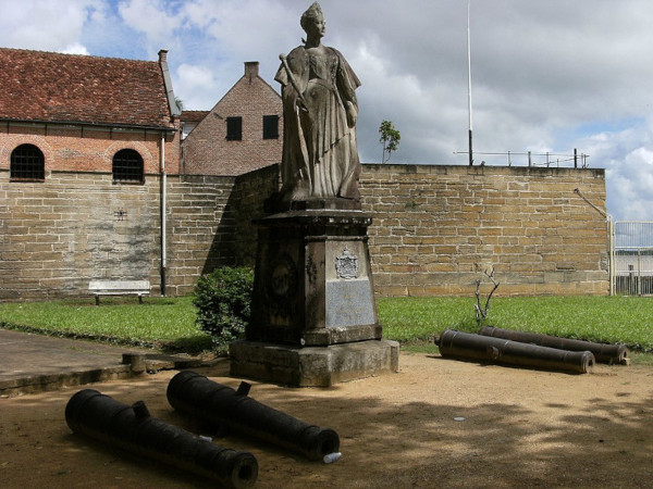 Pomnik Królowej Wilhelminy - Standbeeld koningin Wilhelmina Paramaribo Surinam