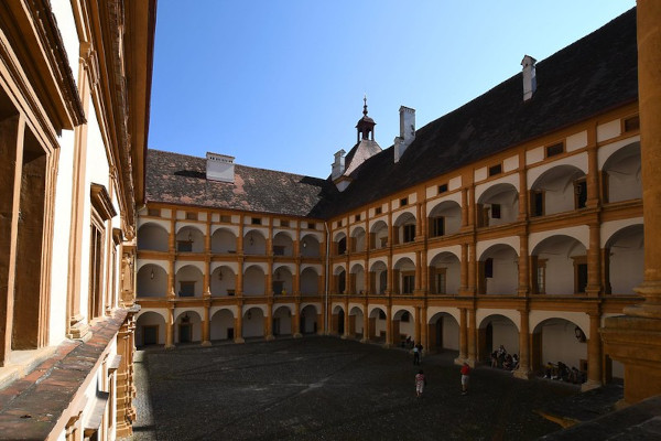 Dziedziniec Schloss Eggenberg Graz