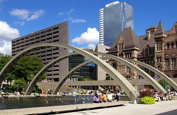 Nathan Phillip Square - atrakcje Toronto