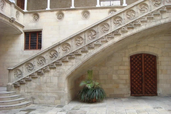 Schody w Katalońskim Pałacu Generalitat - Palau de la Generalitat de Catalunya